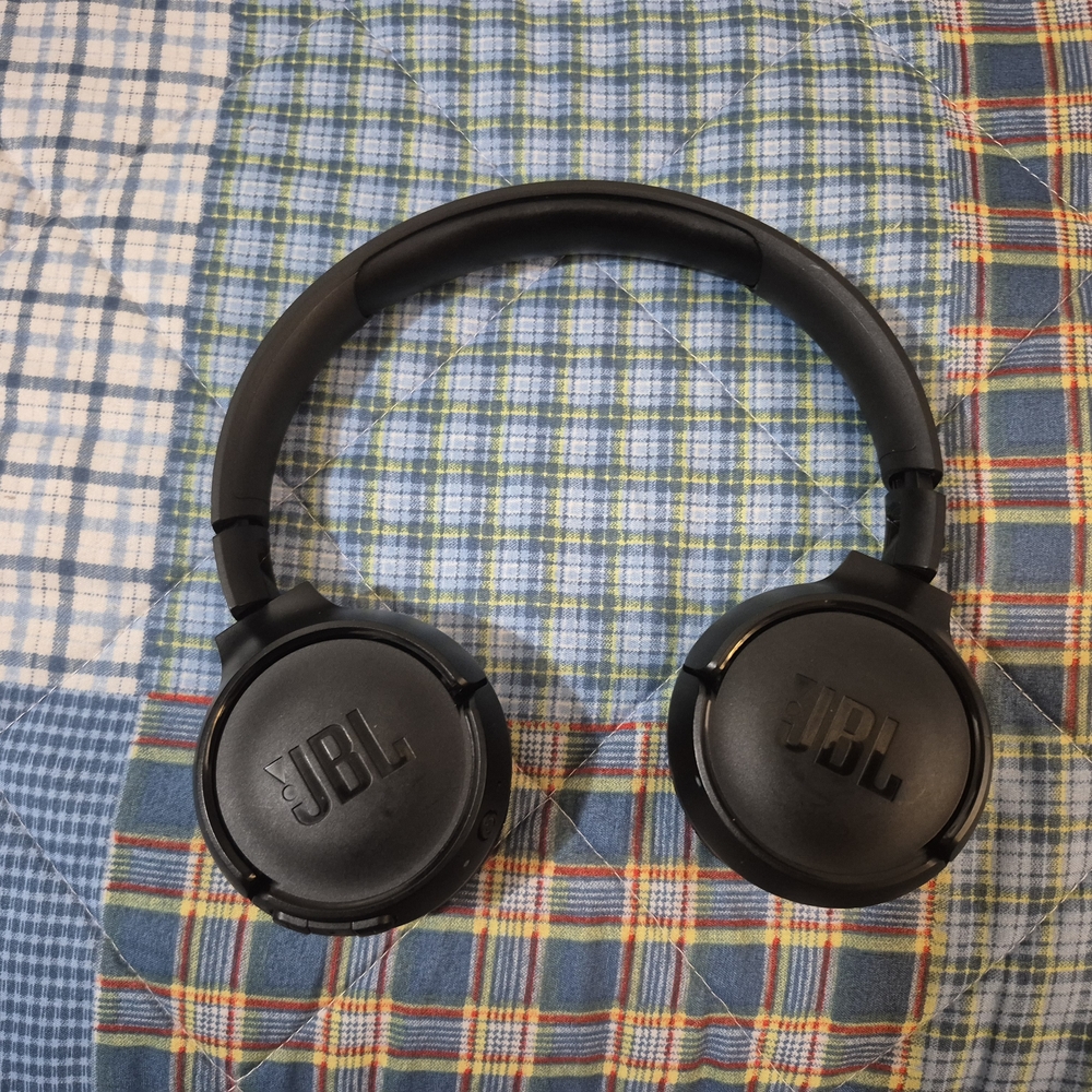 JBL Black Wireless Headphones